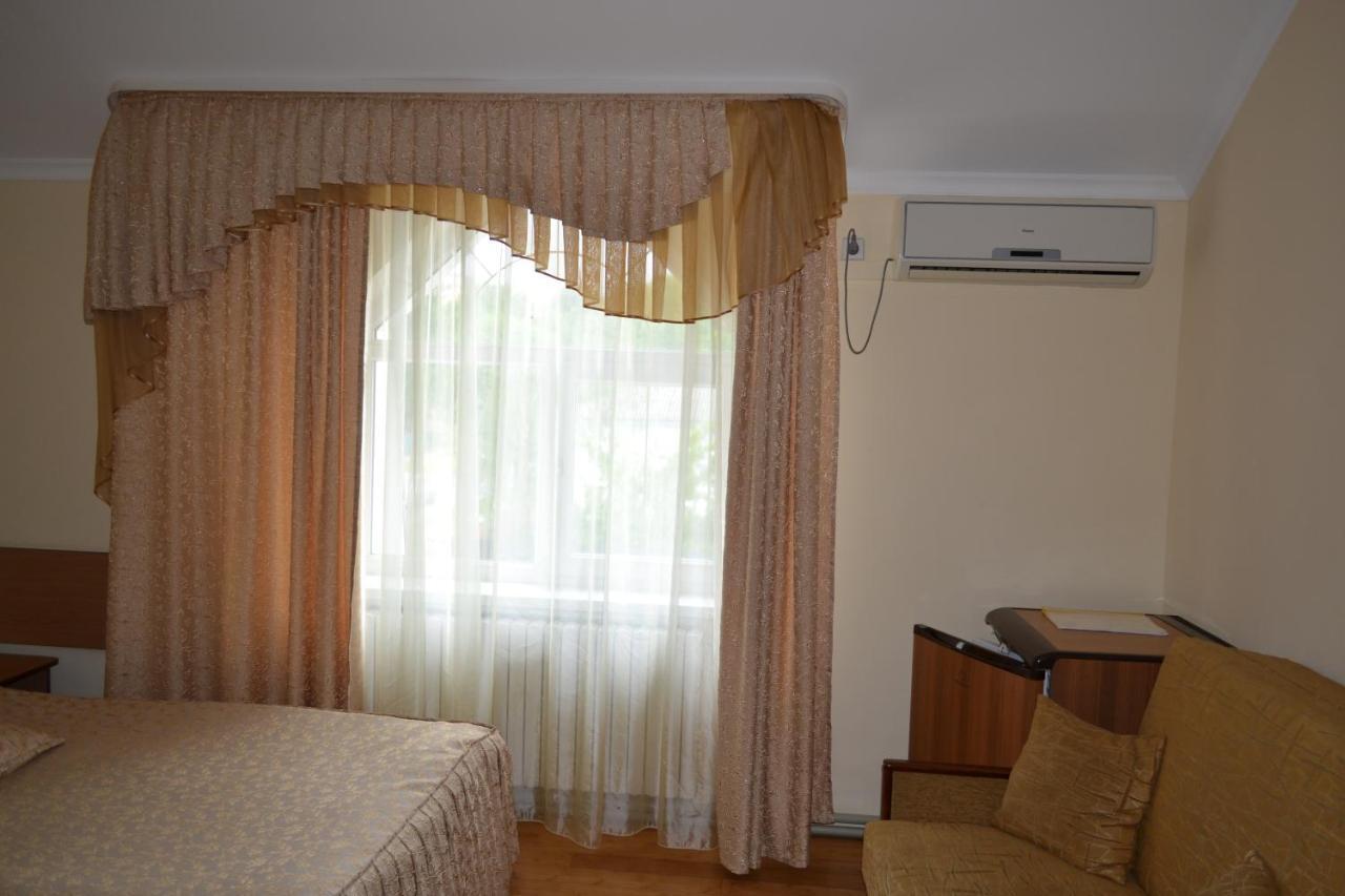 Готель Едем Hadiach Exterior foto