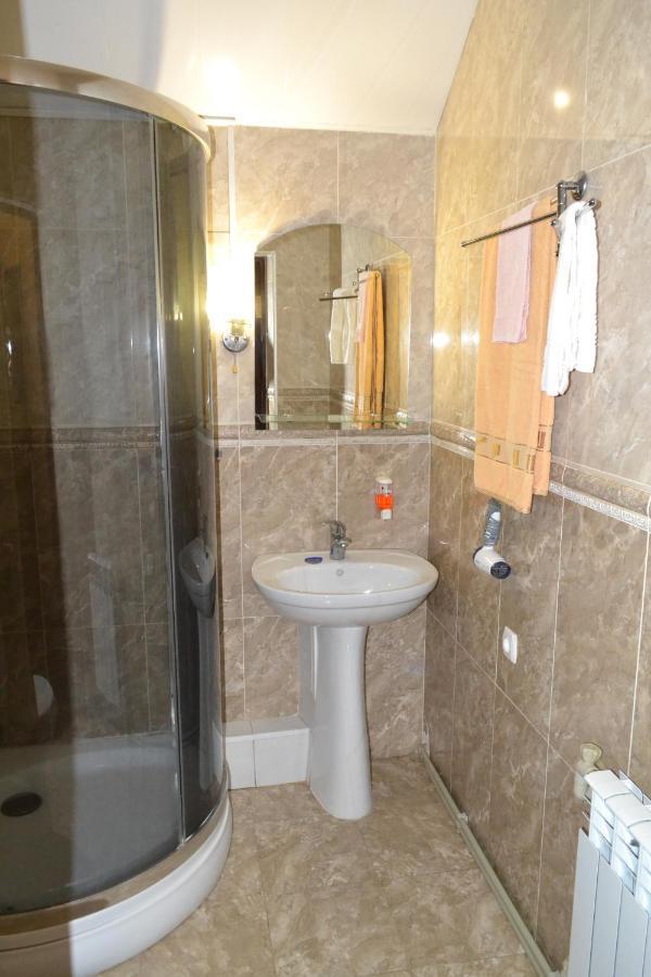 Готель Едем Hadiach Exterior foto